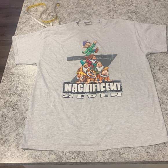 Disney parks VTG Snow White and the seven dwarfs Disney park T-shirt - Picture 4 of 10